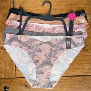 NWT 5-Pack Vince Camuto No Show Bikini Panty Set